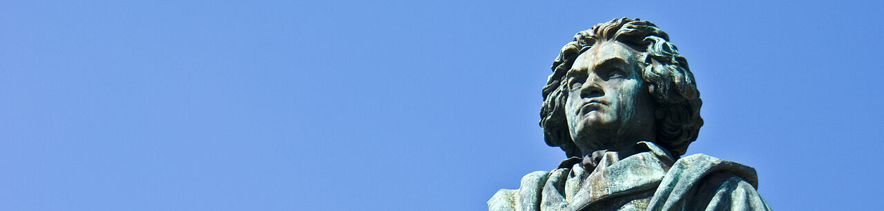 {"desktop":{"cropArea":{"height":0.35993975903614456,"width":1,"x":0,"y":0.18825301204819278},"selectedRatio":"unterseite","focusArea":null},"mobile":{"cropArea":{"height":0.802710843373494,"width":1,"x":0,"y":0.19578313253012047},"selectedRatio":"unterseite","focusArea":null}}